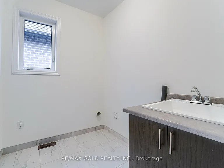 26 Del Grappa St — Photo 37