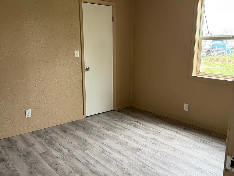 713 S Billings Blvd — Photo 12