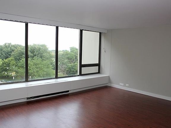 2nd image of 2800 N Lake Shore Dr APT 703