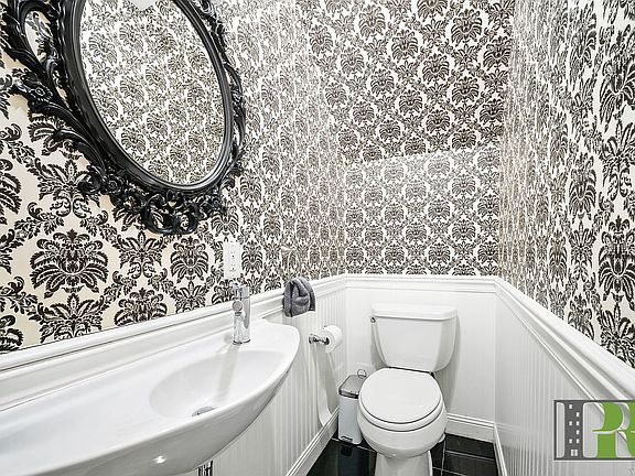 5th image of 1663 Burnett St