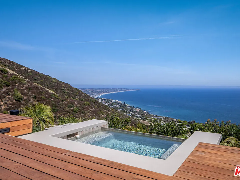 4310 Encinal Canyon Rd