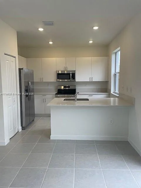 3 bed, 1334 sqft, $2,600 — Photo 4