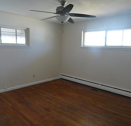 5th image of 2513 Malden Ave