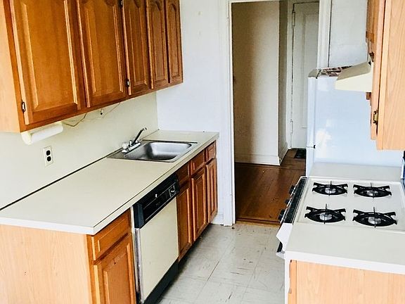 2nd image of 16710 Crocheron Ave APT 4P
