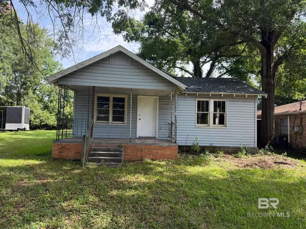 158 3rd Ave, Chickasaw, AL 36611