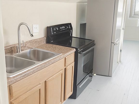 4th image of 404 21st St APT D