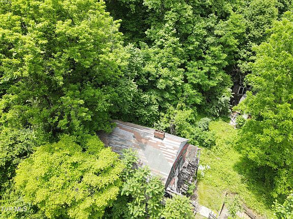 3rd image of 608 Park Ave
