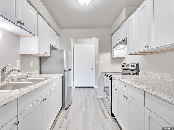 4th image of 2035 Eastman Ave APT 15