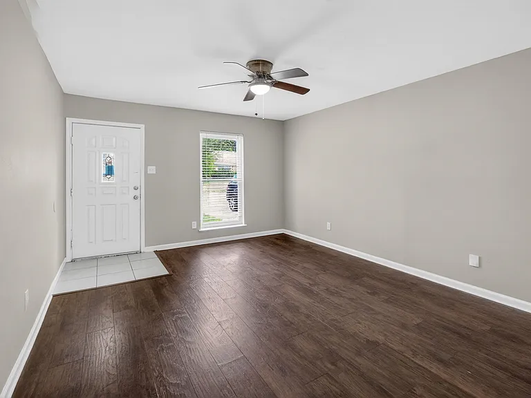 2219 Foxcroft Ln — Photo 11