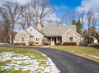 1300 E Fox Ln, Fox Pt, WI 53217