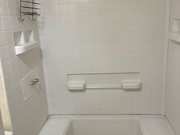3rd image of 541 Greenwood Ave #A