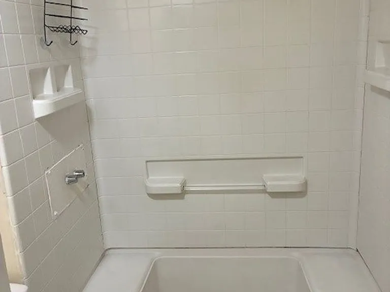 541 Greenwood Ave — Photo 3