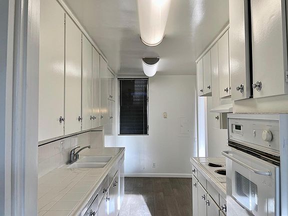 4th image of 1932 Overland Ave #101-A