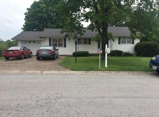 1125 Skyline Dr, Neosho, MO 64850