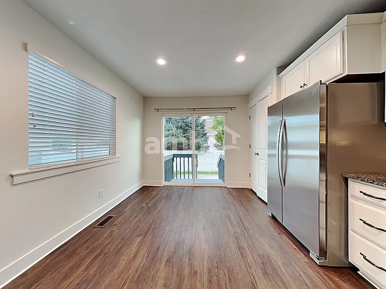 1742 E Shadow Dr — Photo 4