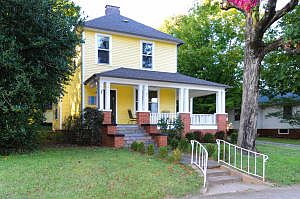 3rd image of 703 Mountain View Ave