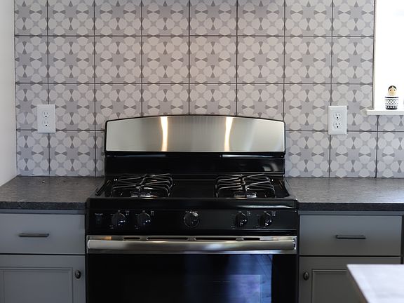 4th image of 1220 Gladiolus St