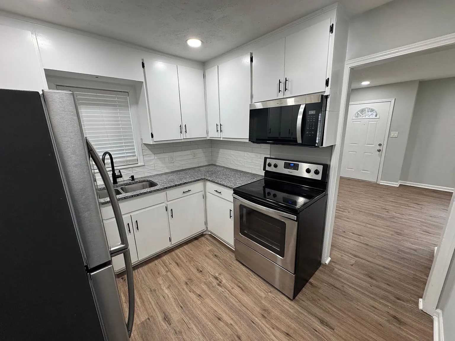3 bed, 1200 sqft, $1,600 — Photo 2