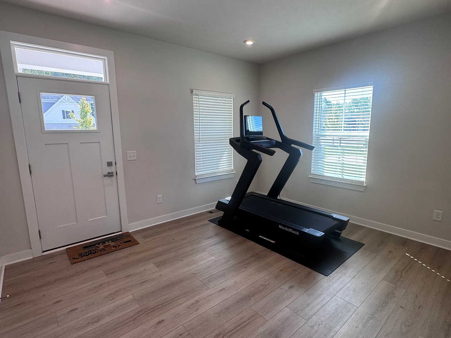 4 bed, 2.5 bath, 2114 sqft, $3,995 — Photo 3