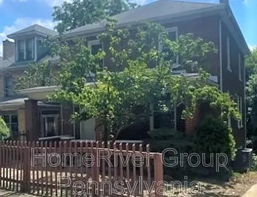211 Locust St Photo 1