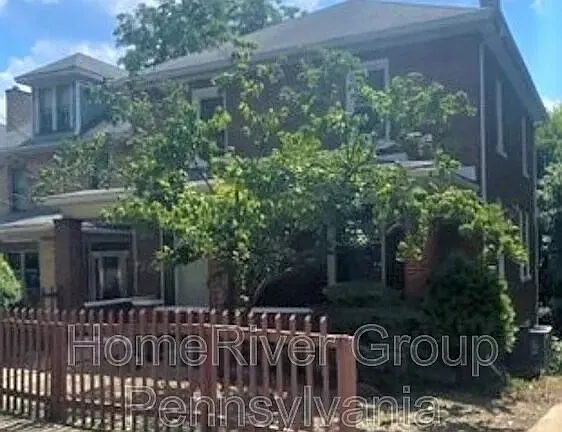211 Locust St photo 1