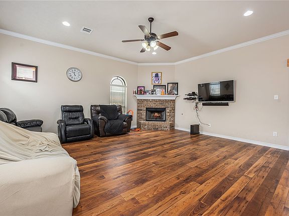 3rd image of 1004 Emerald Dove Ave