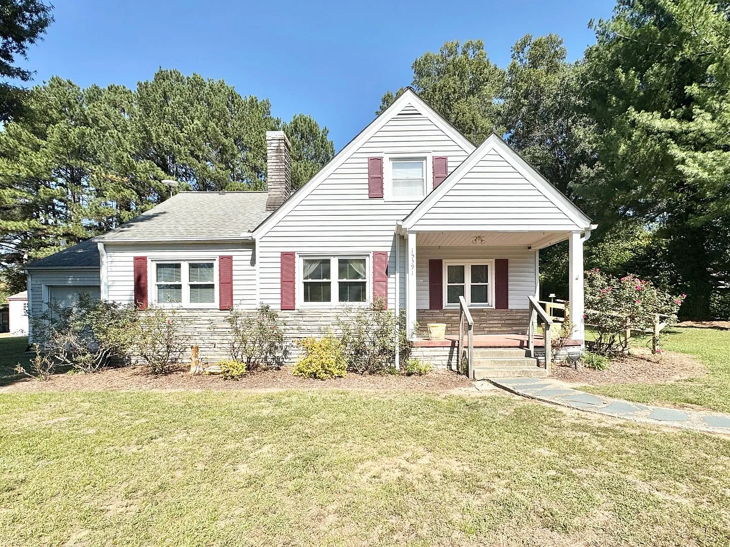 Summerfield 2BR Home with Bonus Space & Storage - Lawncare Included! — Photo 1