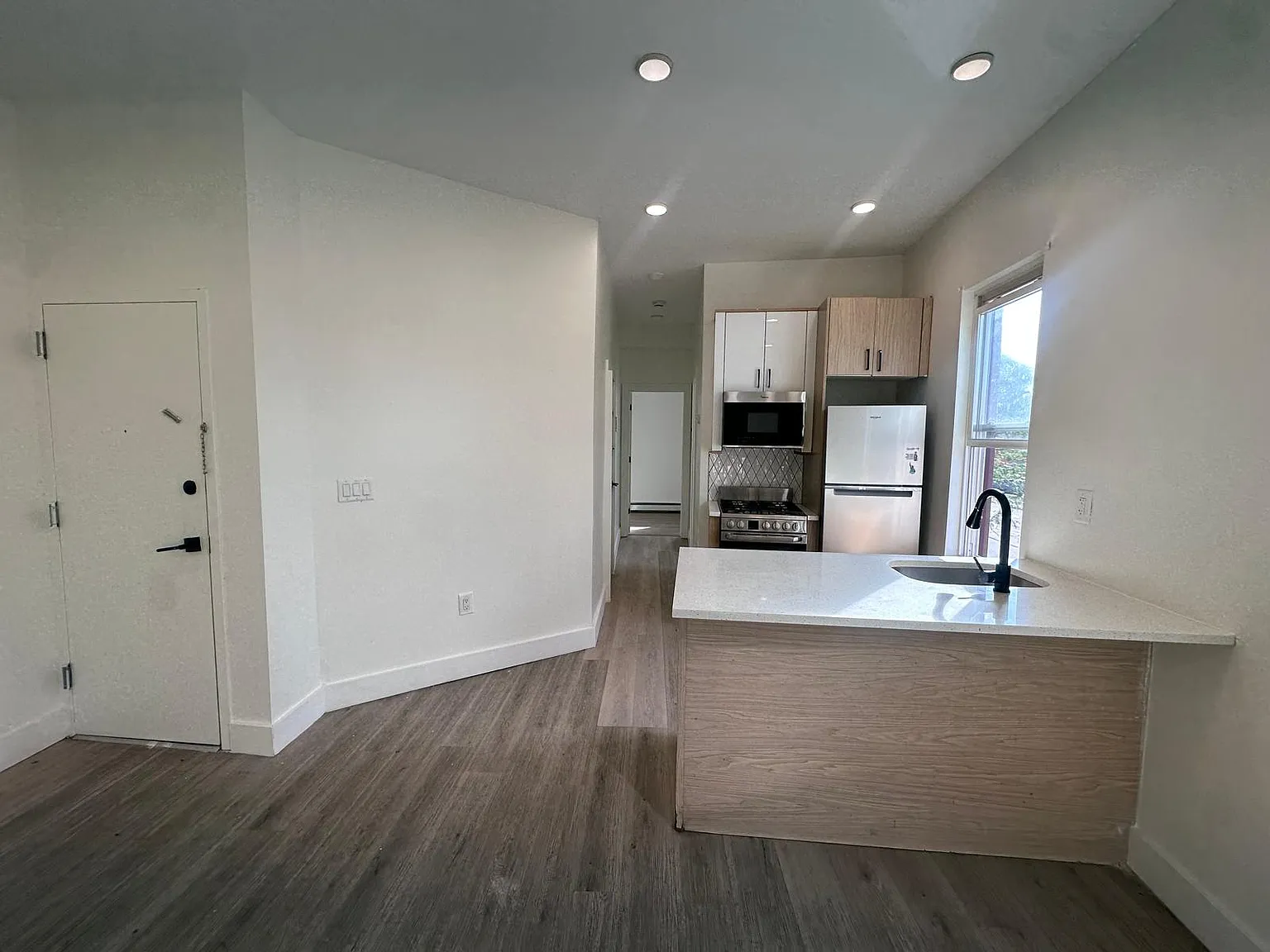 530 Westside Ave — Photo 2
