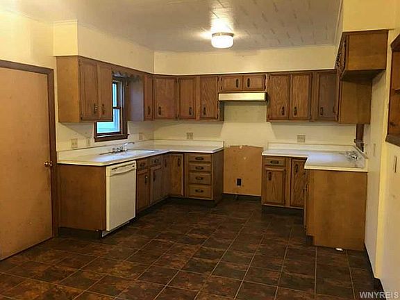 3rd image of 76 Kohler St