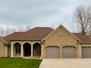 W6221 Candlestick Rd, Plymouth, WI 53073