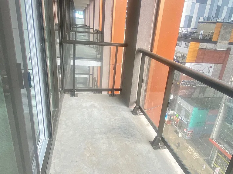 400 King St W #715 — Photo 15