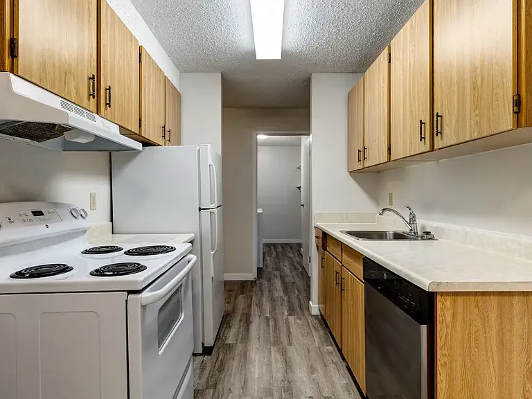 640 Robert St E — Photo 14