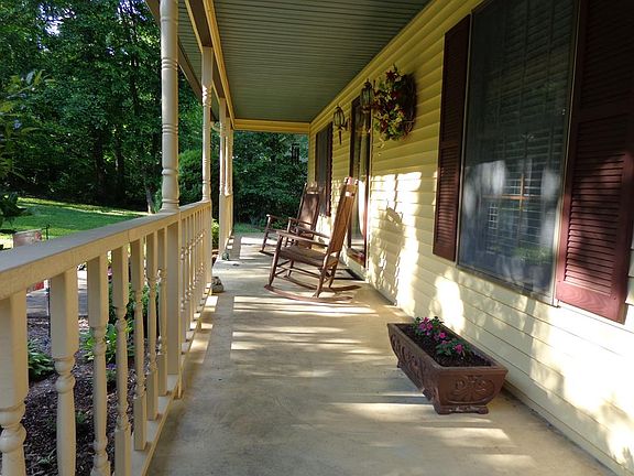 3rd image of 645 Clifty Village Ln