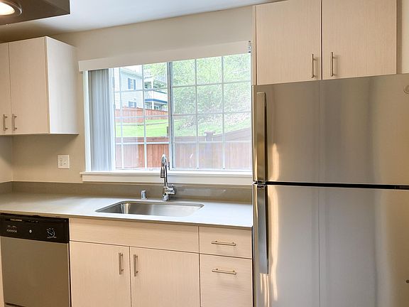 4th image of 16643 NE 39th Way #N1041