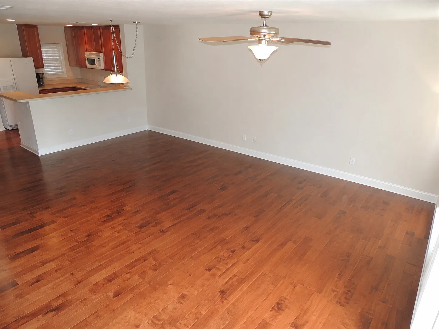 2 bed, 2.5 bath, 1420 sqft, $1,800 — Photo 3
