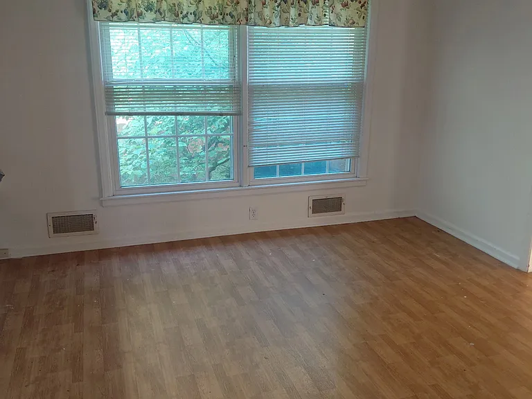 11719 Wyandotte St — Photo 7