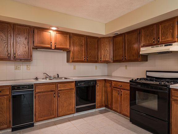5th image of 9 Bond Ave