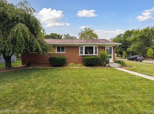 11861 Riverside Dr, Plymouth, MI 48170