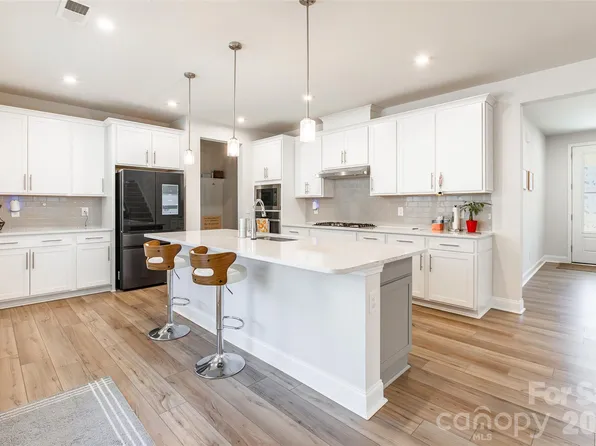 115 Hadley Ct, Mooresville, NC 28115