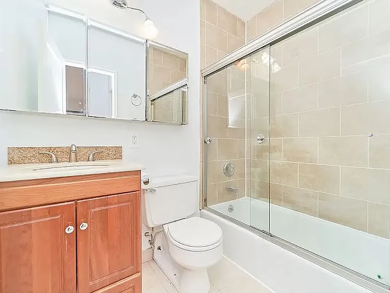 213 E 37th St #3FF — Photo 8