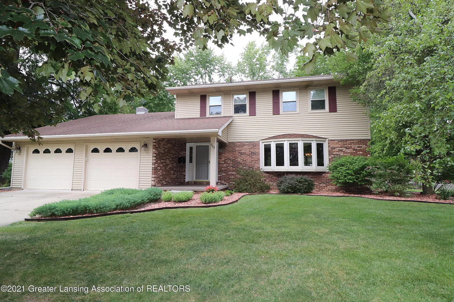 305 E Park St photo 1