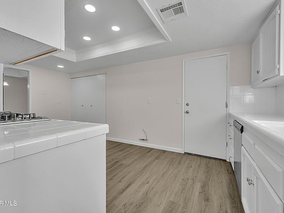 5th image of 42865 Normandy Ln