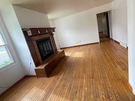 2nd image of 932 26th St