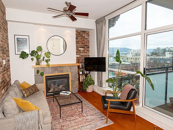 2nd image of 2515 Ontario St #311