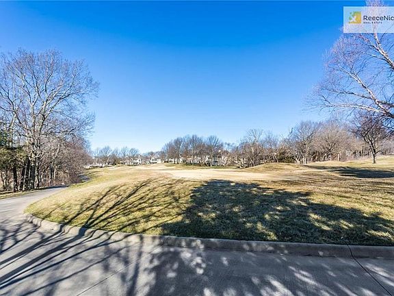 Ideal setting on the 8th hole - stunning views