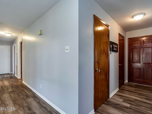 3rd image of 9312 Carlton Cir