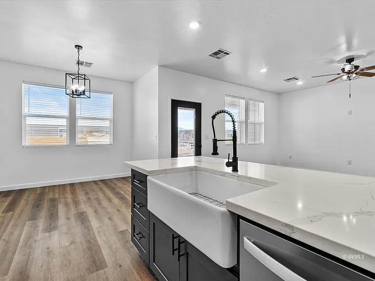 2926 W Eagle Dr — Photo 10