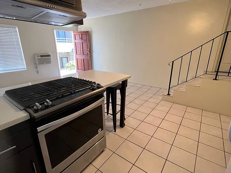 1361 E Del Mar Blvd — Photo 4