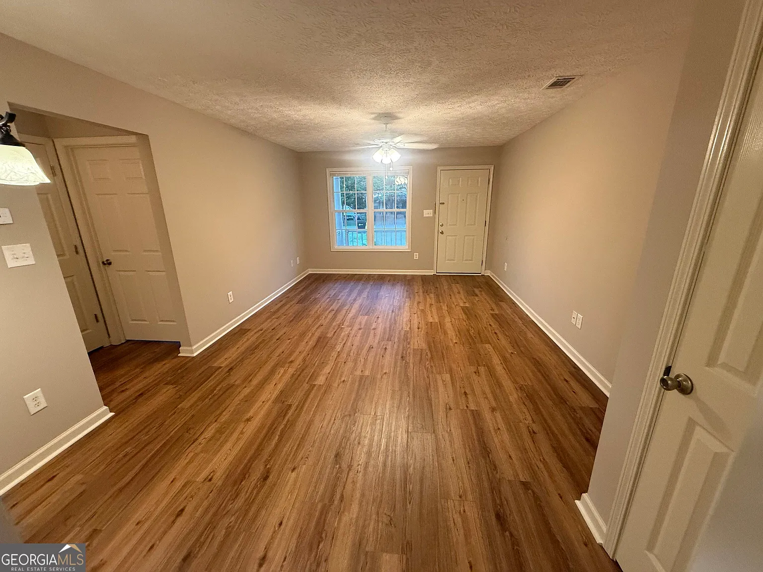 2 bed, 1.0 bath, 832 sqft, $1,495 — Photo 2
