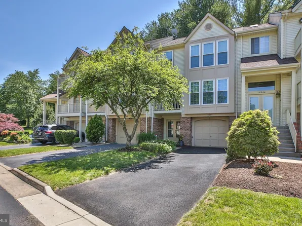 15646 Montview Dr, Dumfries, VA 22025